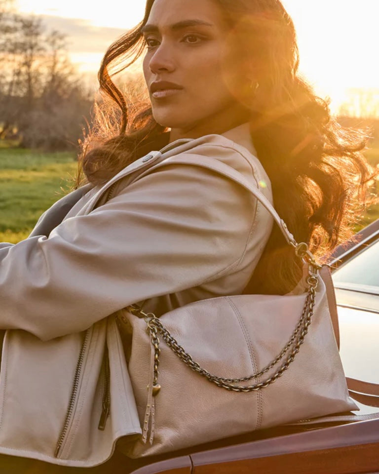 Hobo Avon in Stone Gloss