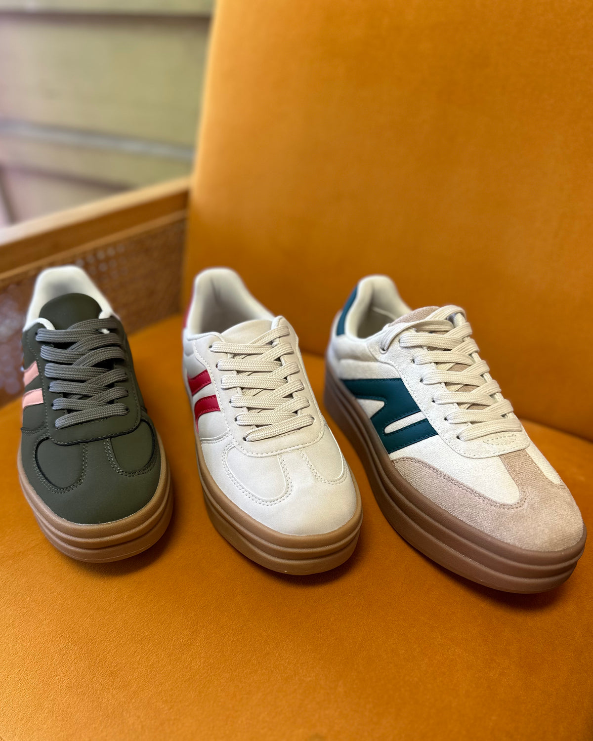 Gaze Sneakers