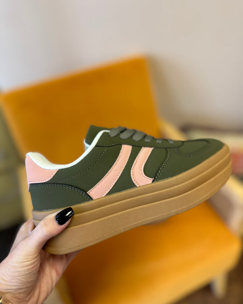 Gaze Sneakers