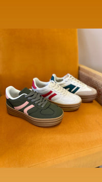 Gaze Sneakers